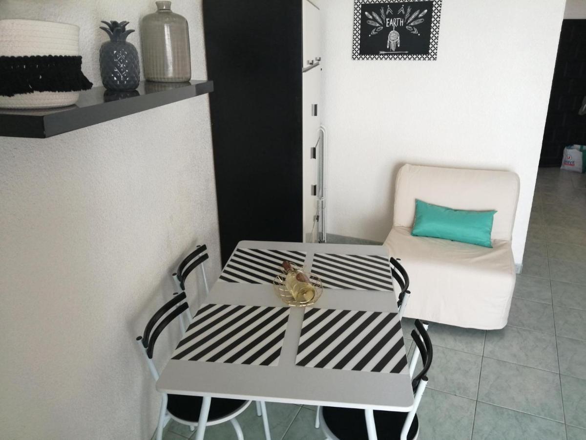 Joli Studio Bord De Mer, Clim, Balcon, Parking Prive Menton Eksteriør billede